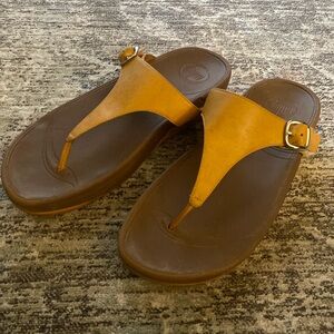 Fitflop sandals  tan leather adjustable strap womens Sz 9 eu 41